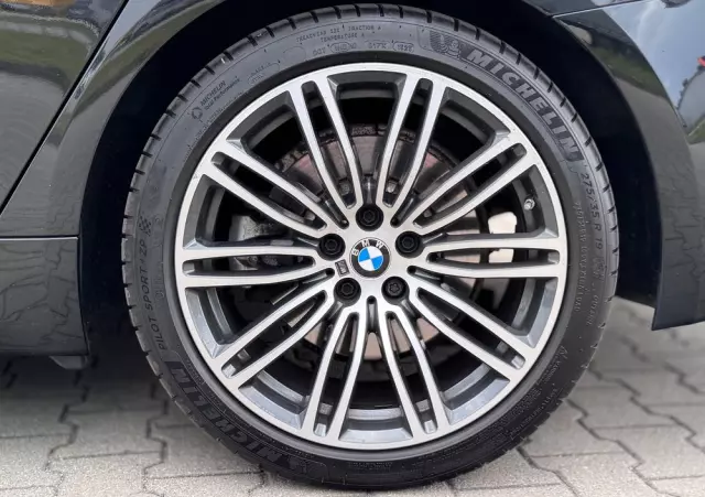 BMW Seria 5 520d xDrive Touring M Sport Edition