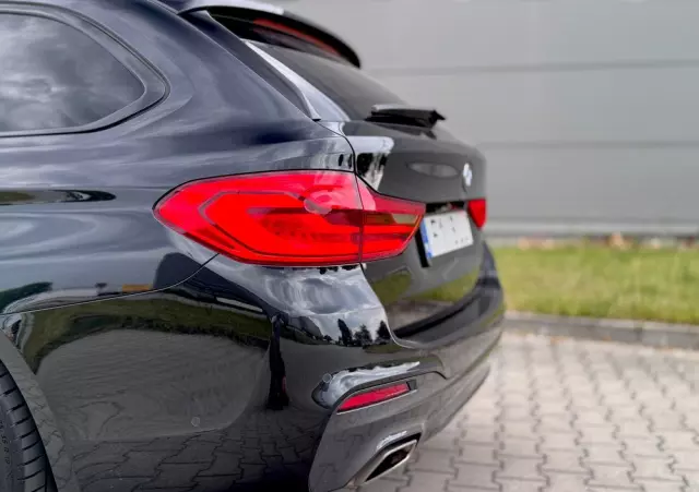 BMW Seria 5 520d xDrive Touring M Sport Edition