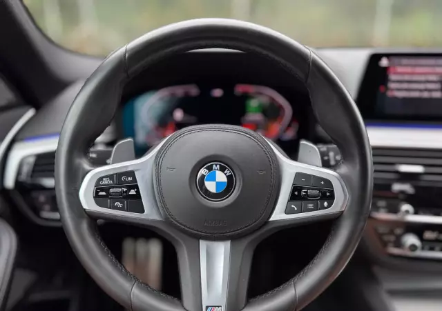 BMW Seria 5 520d xDrive Touring M Sport Edition