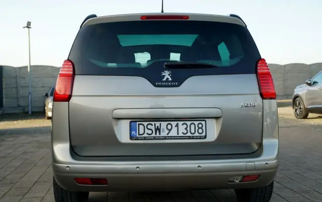 PEUGEOT 5008 
