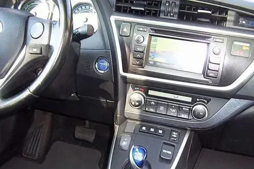 TOYOTA Auris 