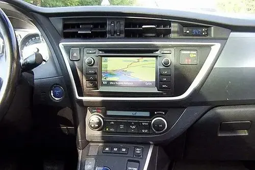 TOYOTA Auris 