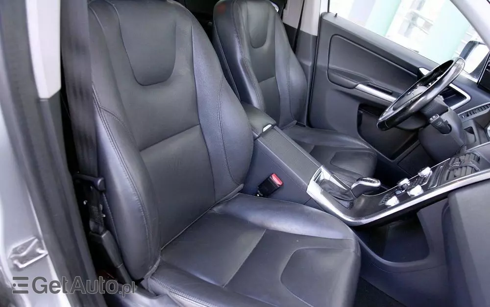 VOLVO XC 60 T6 AWD Drive-E Summum