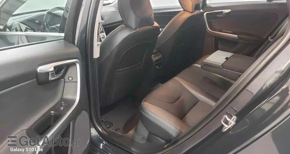 VOLVO V60 D4 Drive-E Summum