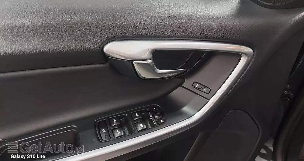 VOLVO V60 D4 Drive-E Summum