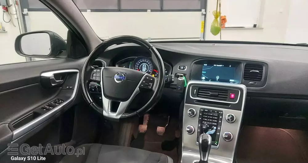 VOLVO V60 D4 Drive-E Summum