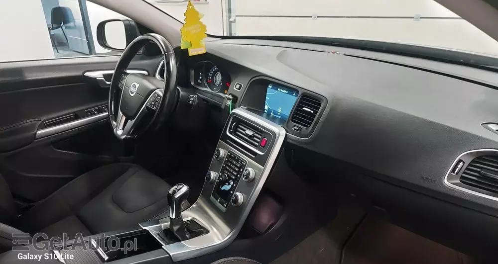 VOLVO V60 D4 Drive-E Summum