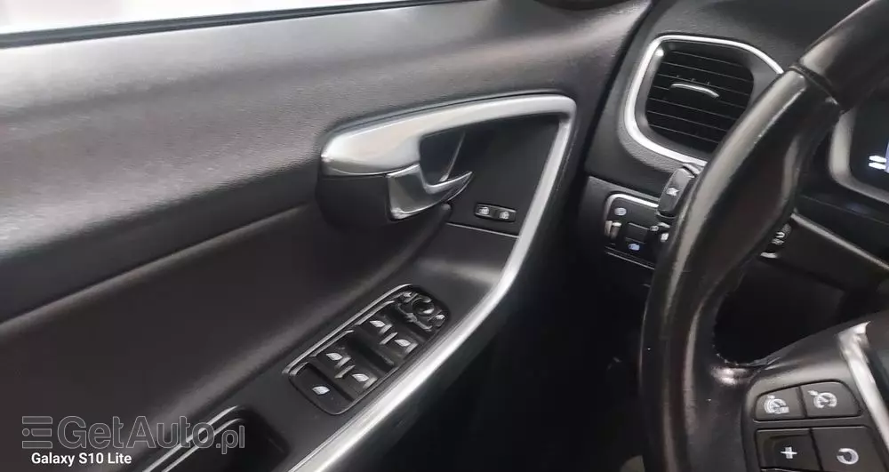 VOLVO V60 D4 Drive-E Summum