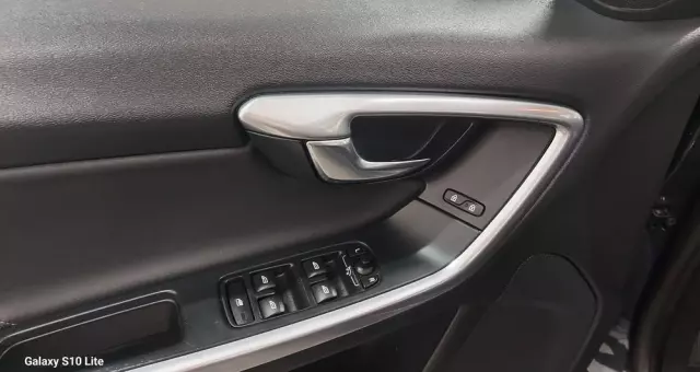 VOLVO V60 D4 Drive-E Summum