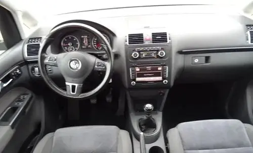 VOLKSWAGEN Touran 