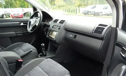 VOLKSWAGEN Touran 