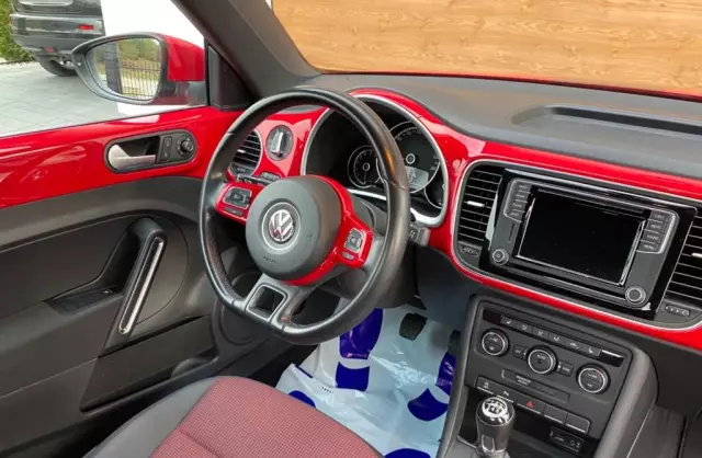 VOLKSWAGEN Beetle 