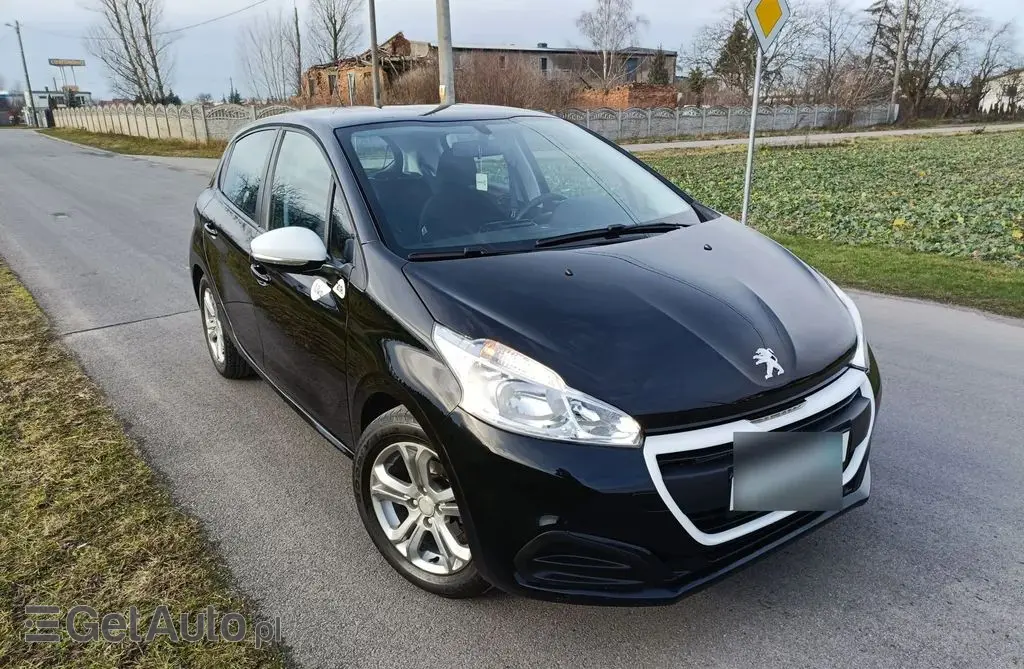 PEUGEOT 208 