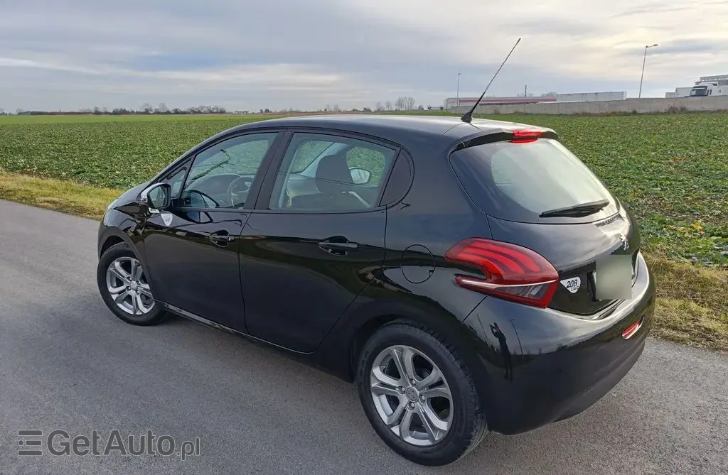 PEUGEOT 208 