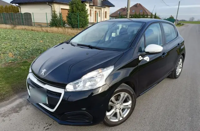 PEUGEOT 208 