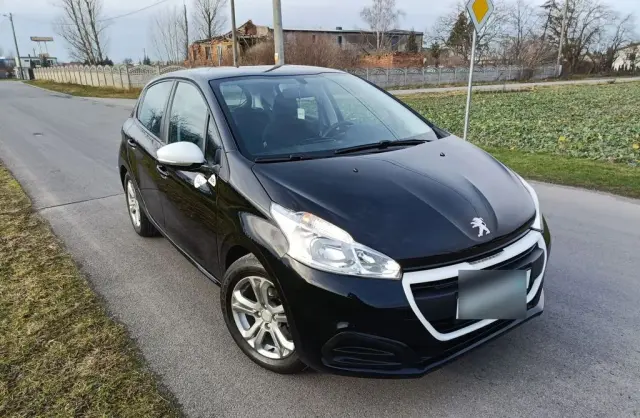 PEUGEOT 208 