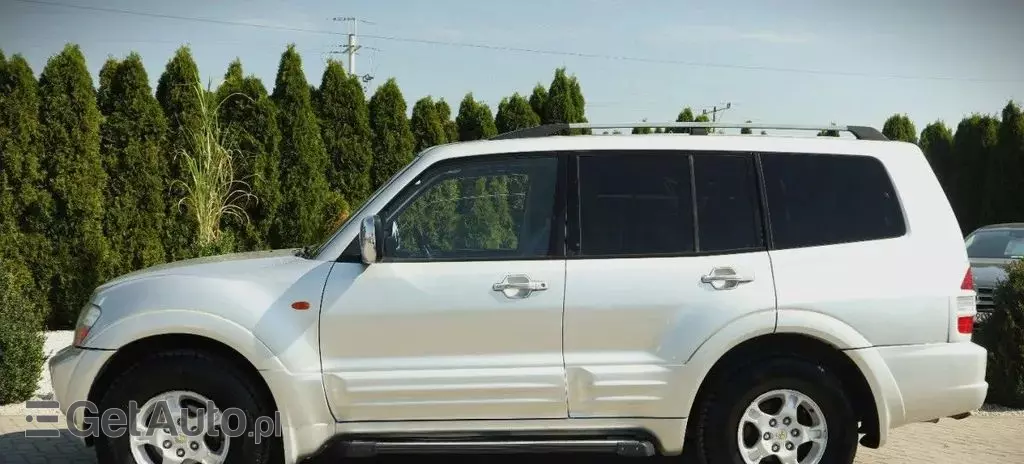 MITSUBISHI Pajero 
