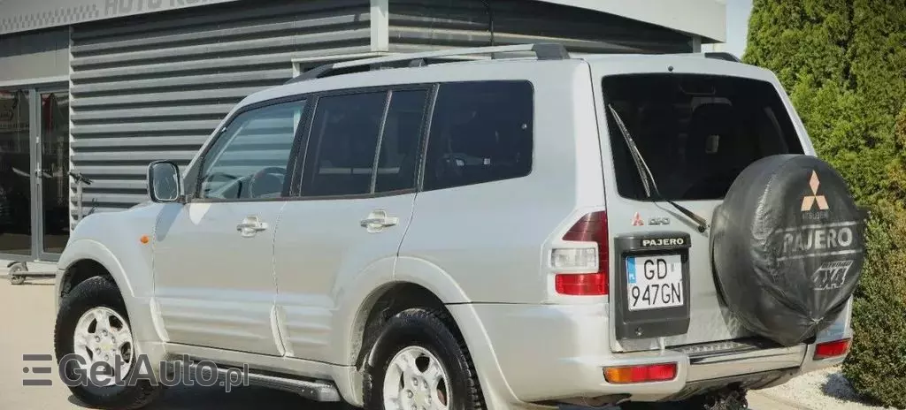 MITSUBISHI Pajero 