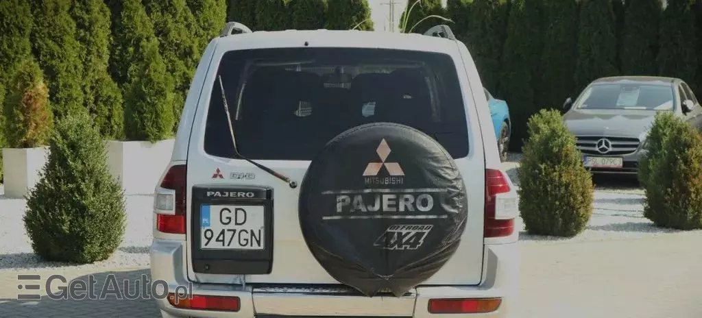 MITSUBISHI Pajero 