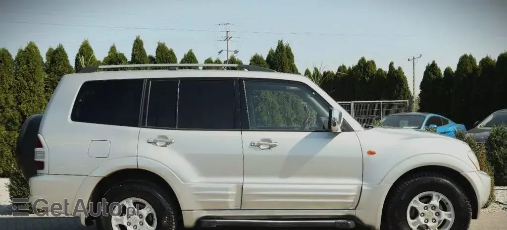 MITSUBISHI Pajero 