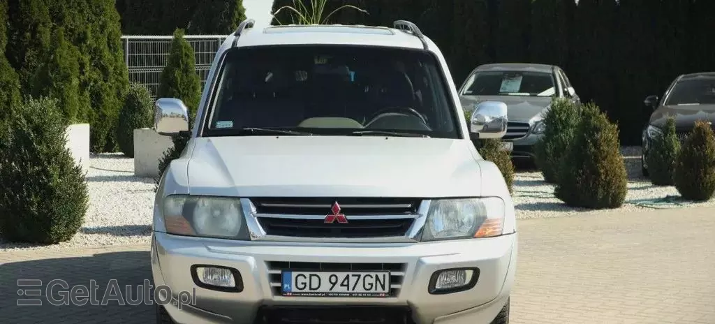 MITSUBISHI Pajero 