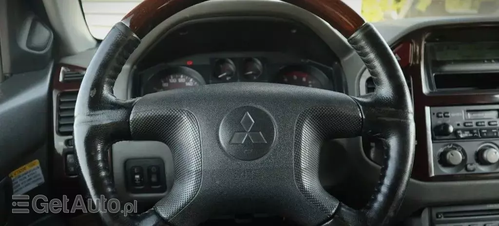 MITSUBISHI Pajero 