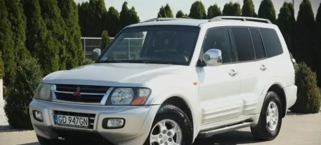MITSUBISHI Pajero 