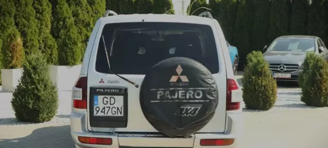 MITSUBISHI Pajero 