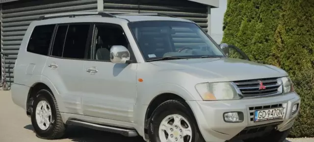 MITSUBISHI Pajero 