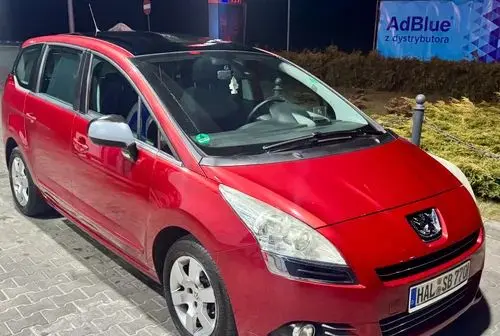 PEUGEOT 5008 