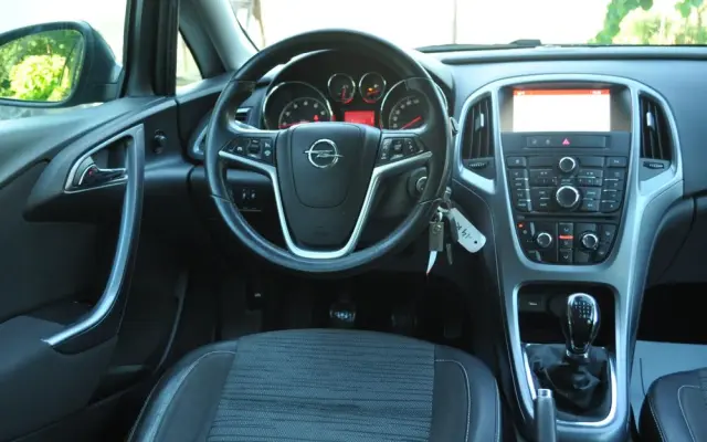 OPEL Astra 1.4 Turbo Edition Sport