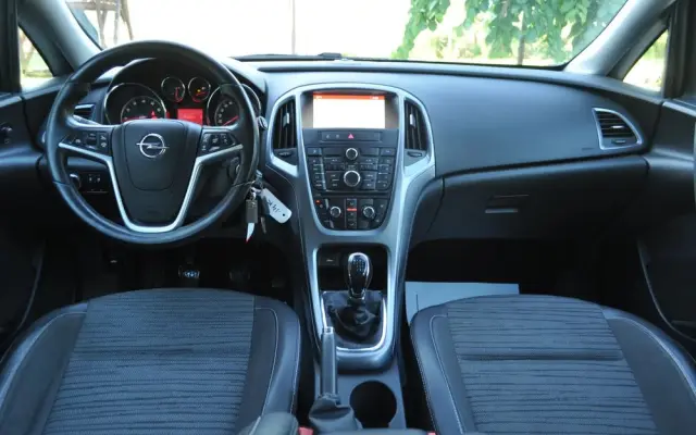 OPEL Astra 1.4 Turbo Edition Sport