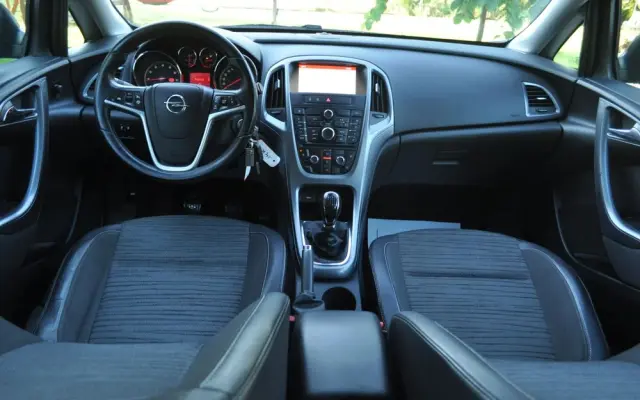 OPEL Astra 1.4 Turbo Edition Sport