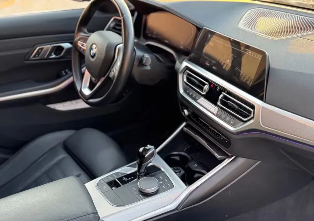 BMW Seria 3 320d Luxury Line sport