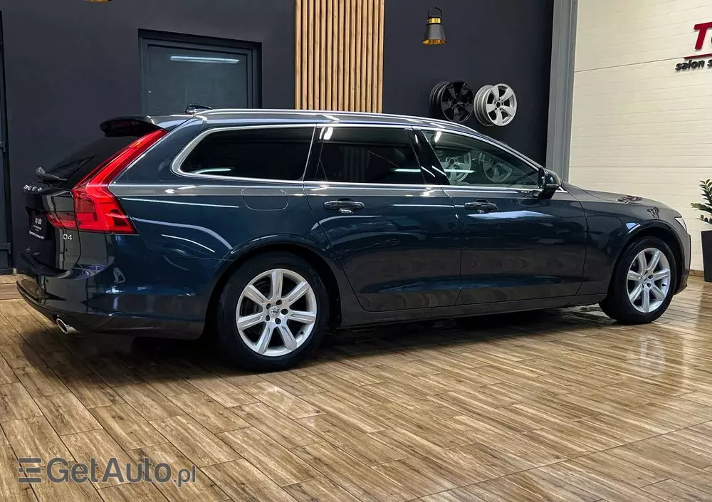 VOLVO V90 D4 Momentum Pro