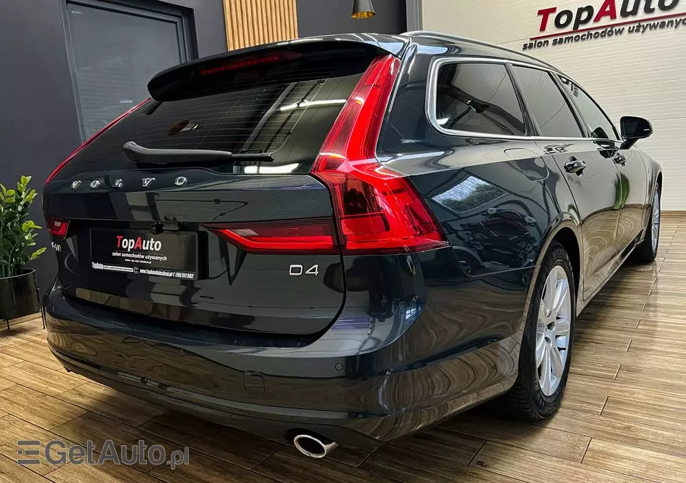 VOLVO V90 D4 Momentum Pro