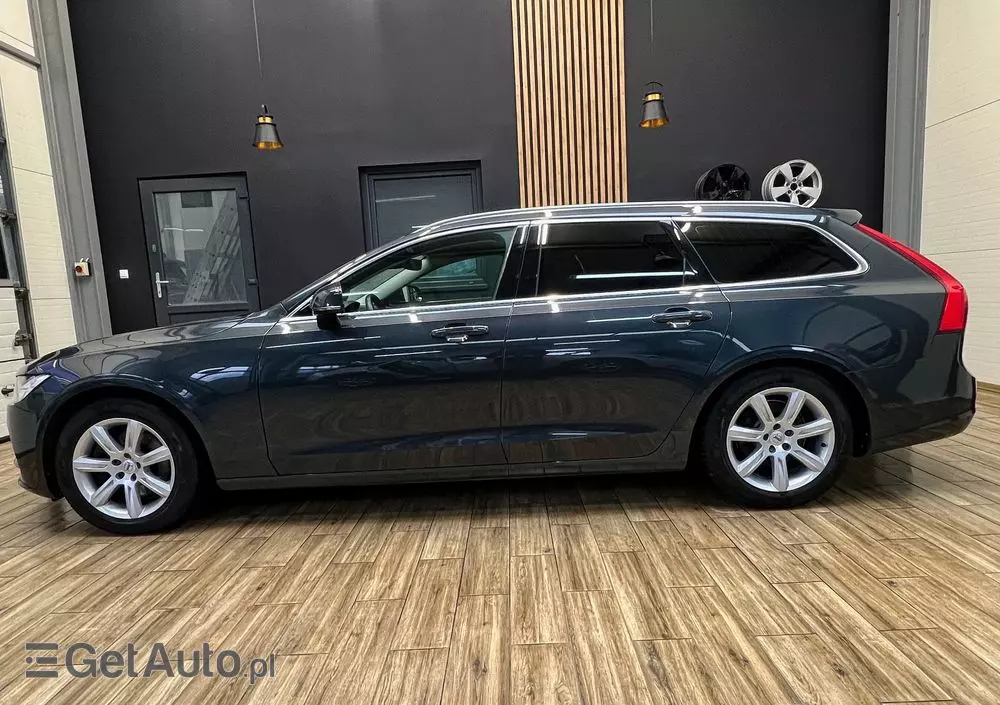 VOLVO V90 D4 Momentum Pro