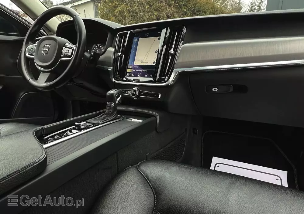 VOLVO V90 D4 Momentum Pro