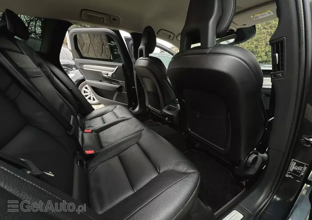 VOLVO V90 D4 Momentum Pro