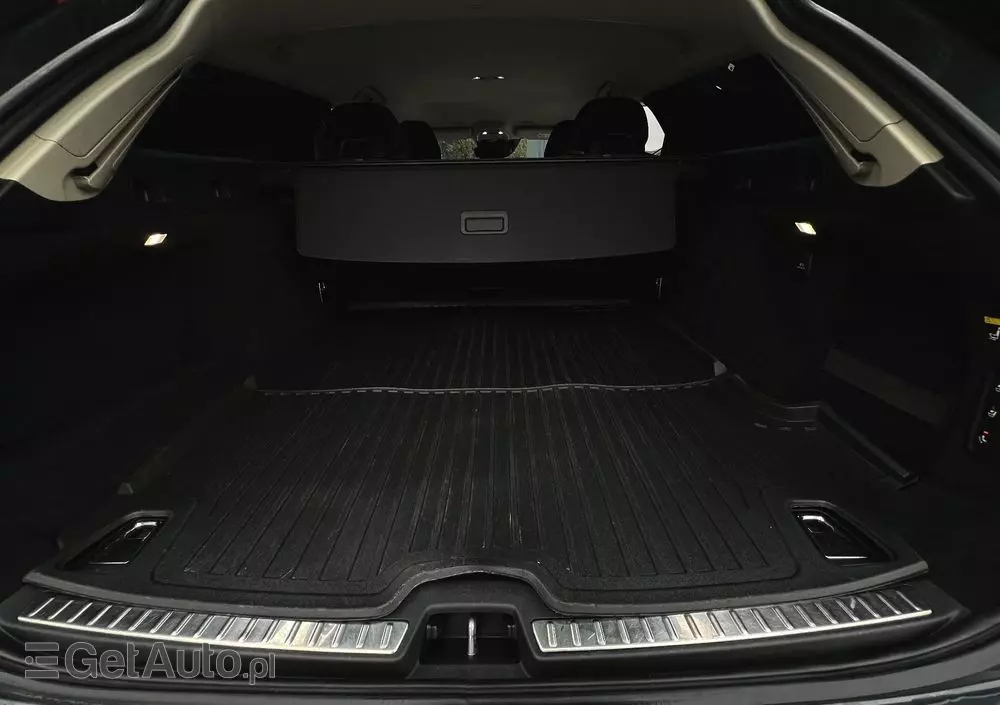VOLVO V90 D4 Momentum Pro