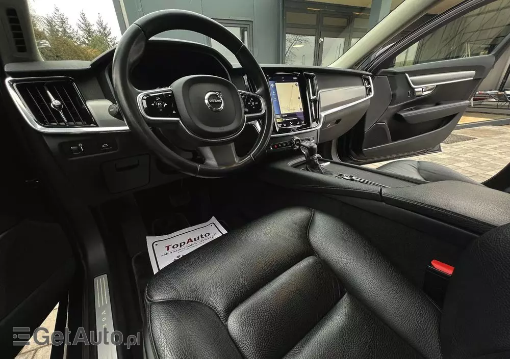 VOLVO V90 D4 Momentum Pro