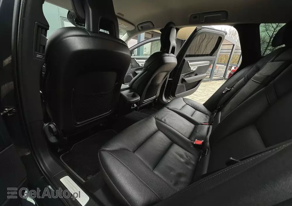VOLVO V90 D4 Momentum Pro