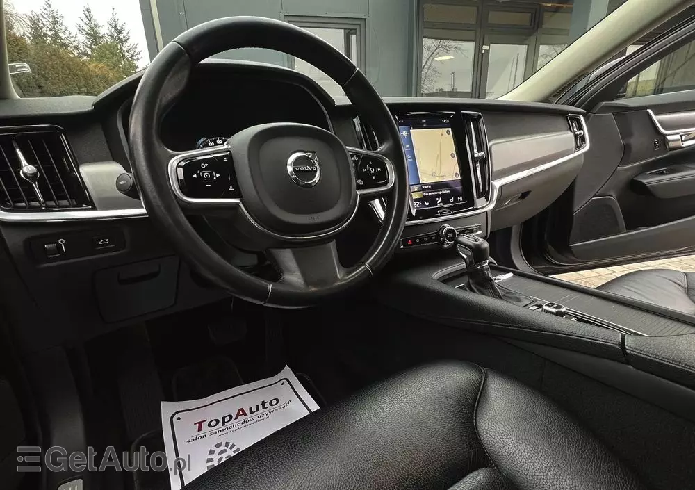 VOLVO V90 D4 Momentum Pro