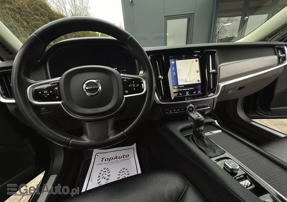 VOLVO V90 D4 Momentum Pro