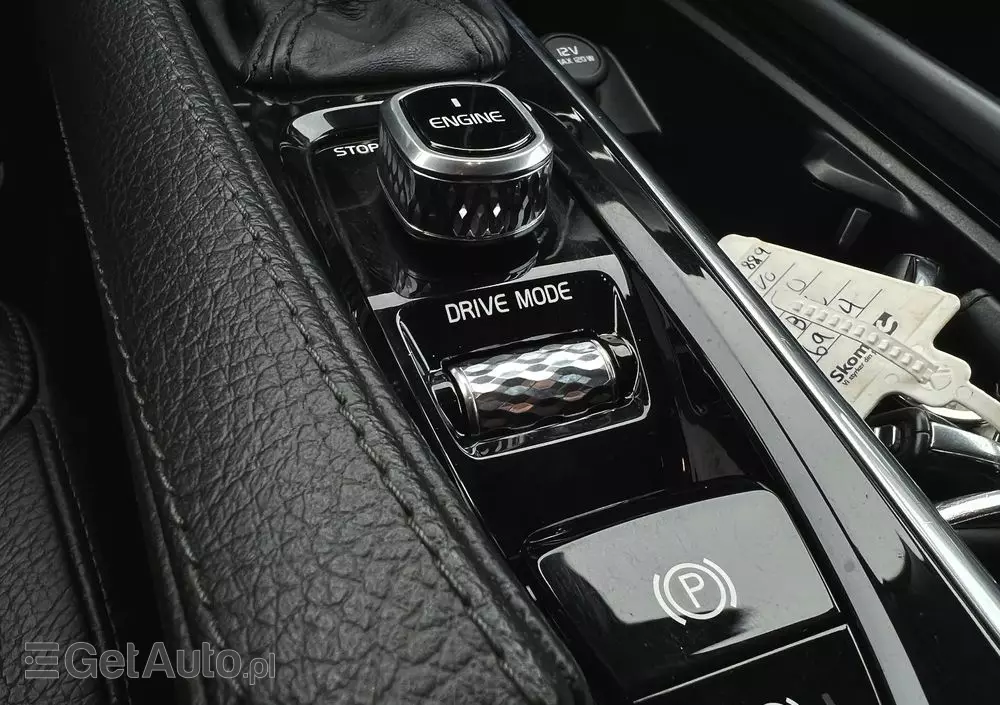 VOLVO V90 D4 Momentum Pro