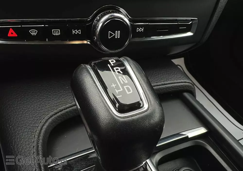 VOLVO V90 D4 Momentum Pro