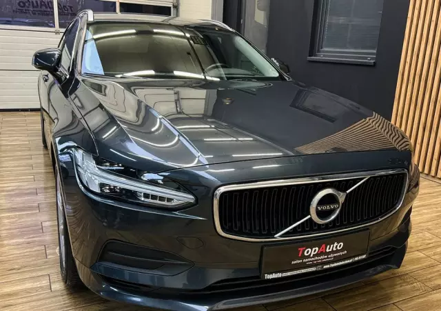VOLVO V90 D4 Momentum Pro