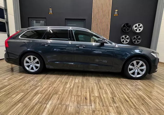 VOLVO V90 D4 Momentum Pro
