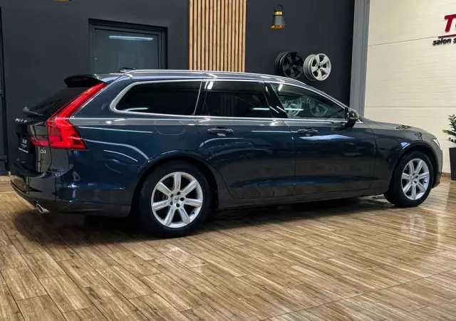 VOLVO V90 D4 Momentum Pro