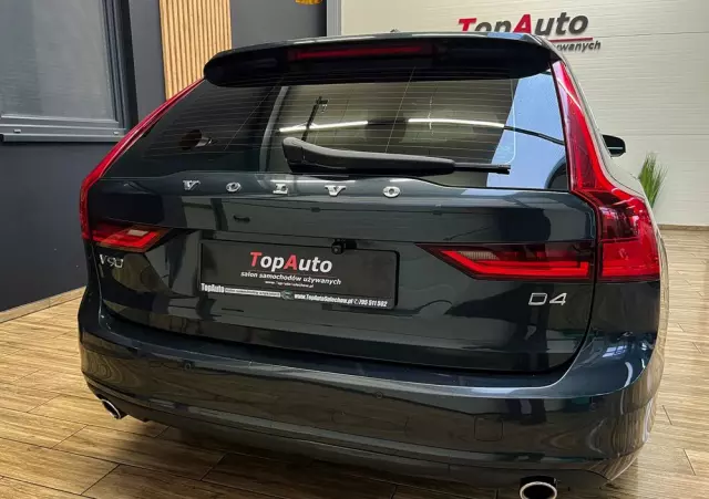 VOLVO V90 D4 Momentum Pro